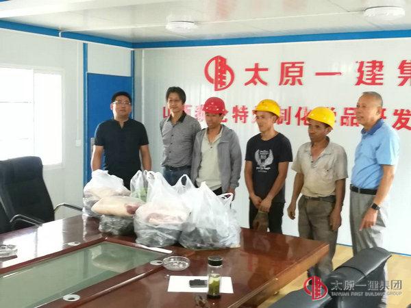 黨課下基層  真情進(jìn)工地——二分公司夏季送清涼暨黨課宣講活動(dòng)掠影