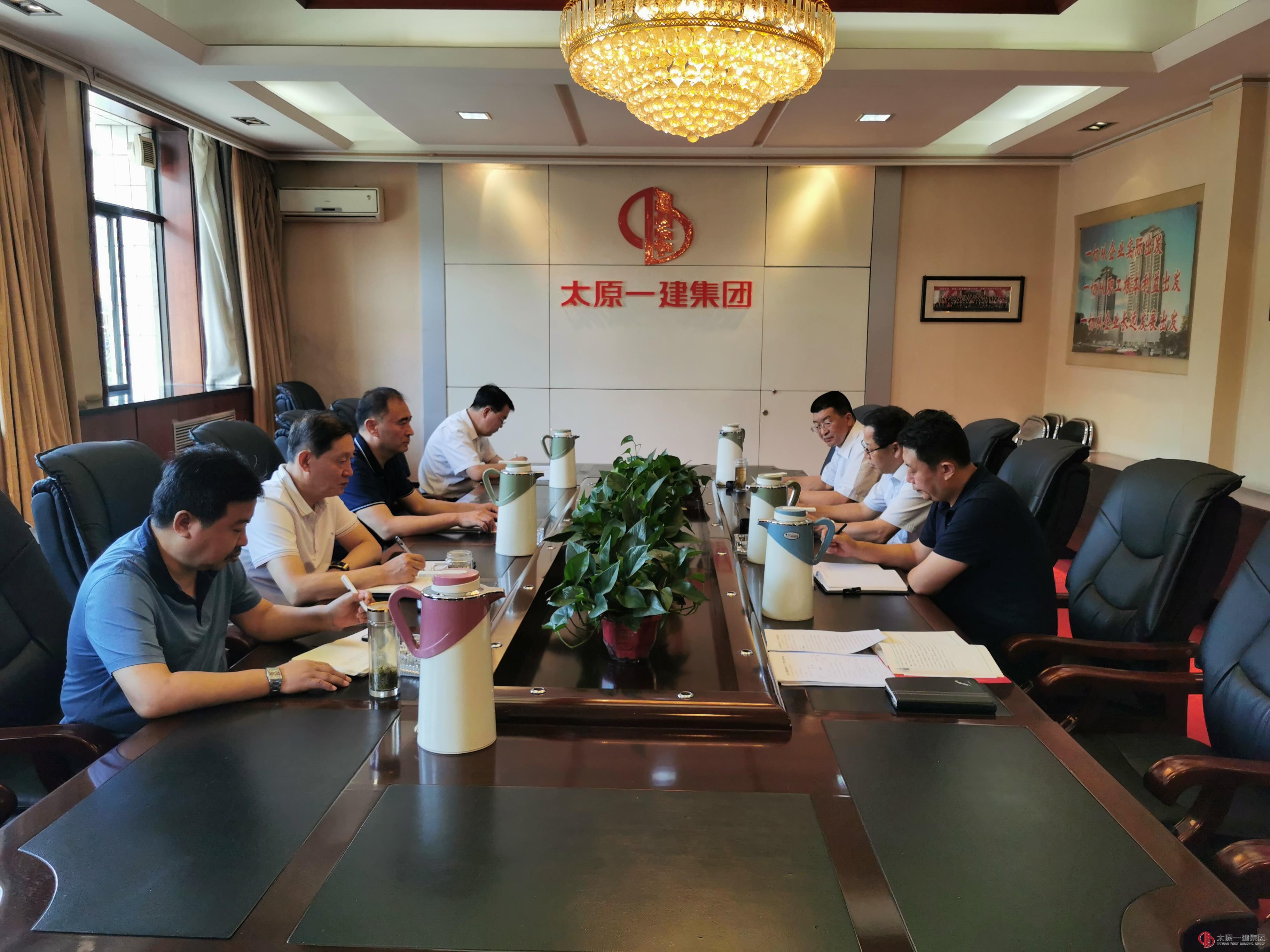 集團(tuán)公司召開(kāi)黨委會(huì)暨中心組學(xué)習(xí)會(huì)