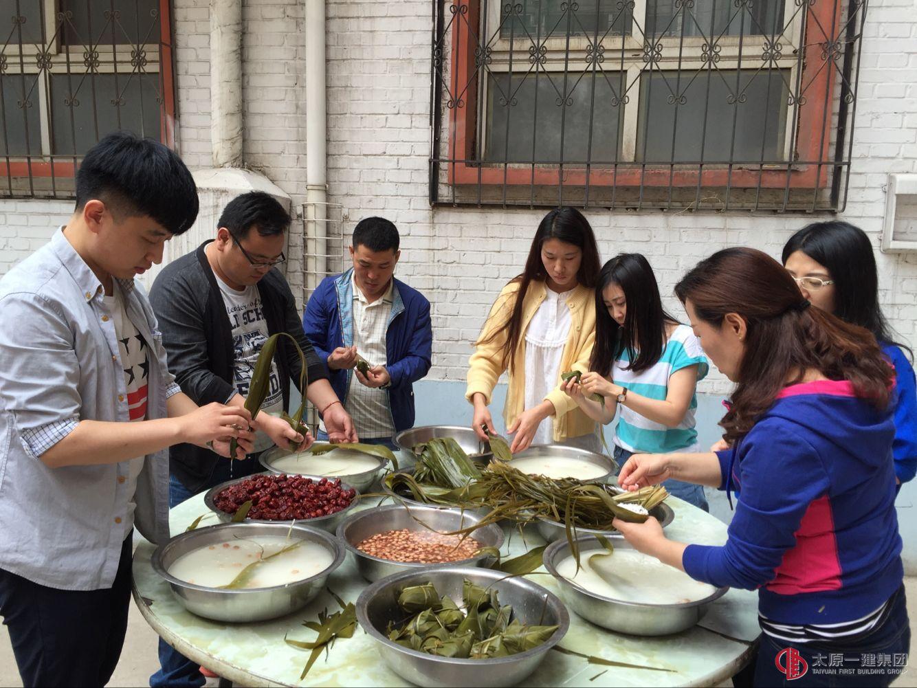 機關工會組織開展“一建情 粽飄香”端午節包粽子活動