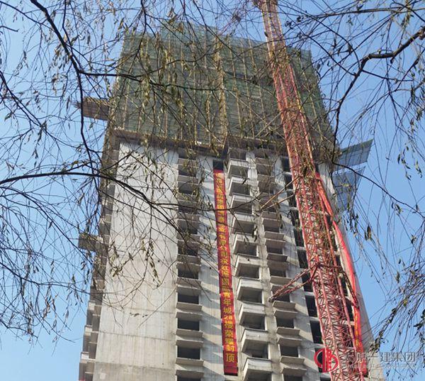 十六分公司紅源國(guó)際青年城2#商住樓主體施工順利封頂